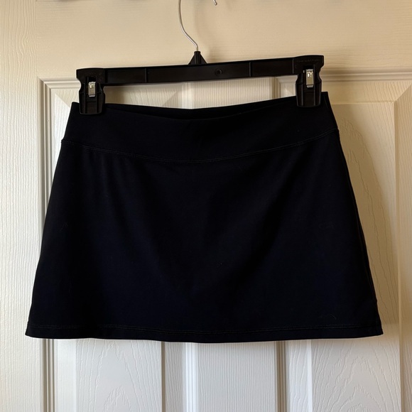 Aritzia Dresses & Skirts - ARITZIA Butter Essential Skort - Black - XS